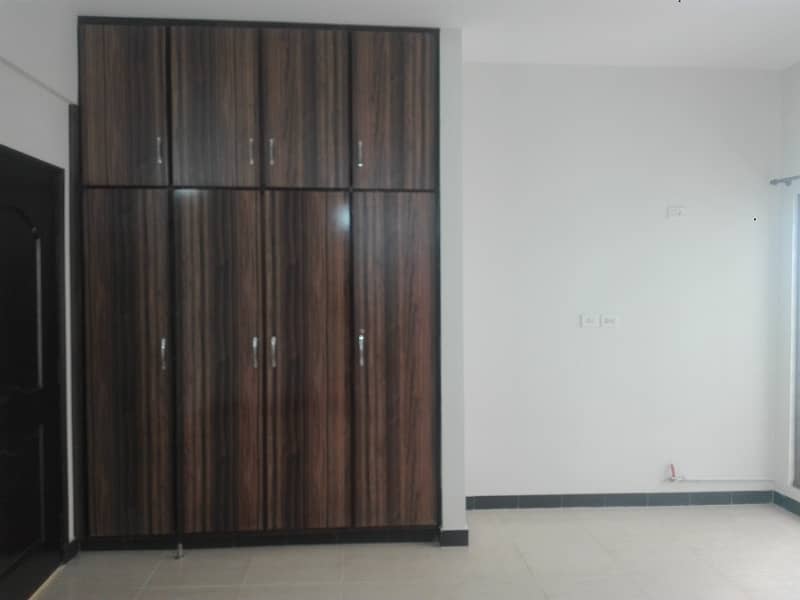 10 Marla 03 Bedroom 3rd Floor Apartment Available For Rent In Askari 11 Sector-B Lahore 19