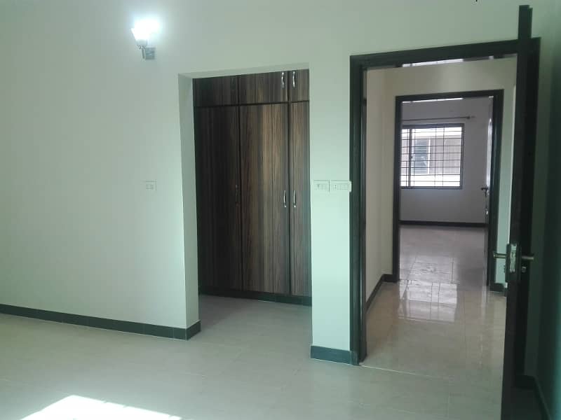 10 Marla 03 Bedroom 3rd Floor Apartment Available For Rent In Askari 11 Sector-B Lahore 21