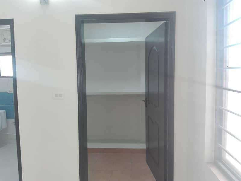 10 Marla 03 Bedroom 3rd Floor Apartment Available For Rent In Askari 11 Sector-B Lahore 26