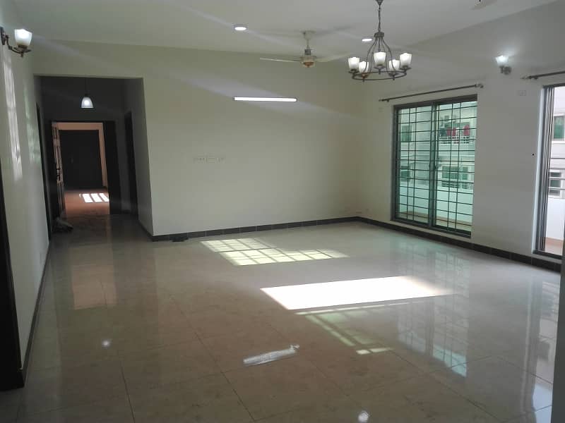 10 Marla 03 Bedroom 3rd Floor Apartment Available For Rent In Askari 11 Sector-B Lahore 31