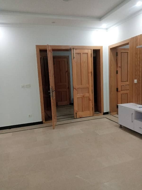 10 Marla Ground Portion Available On Rent In Gulberg Residencia. 2