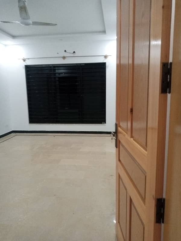 10 Marla Ground Portion Available On Rent In Gulberg Residencia. 3