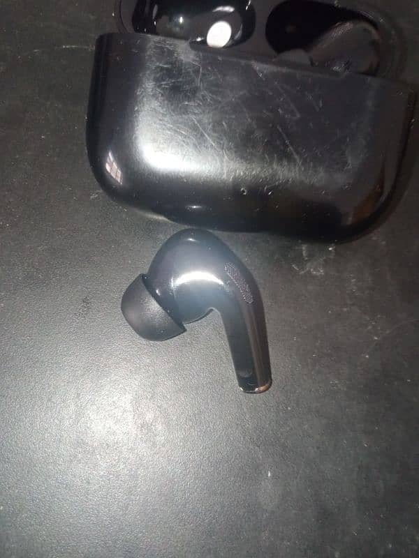 TWS BLACK EARBUDS 1