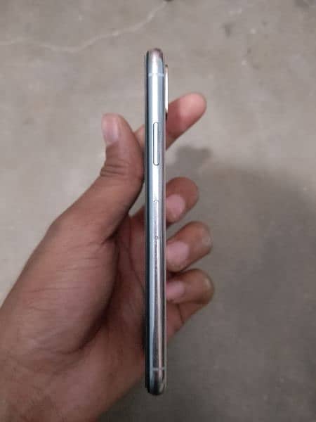 Apple iPhone X 64GB 3