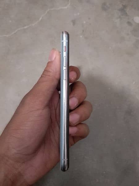 Apple iPhone X 64GB 4