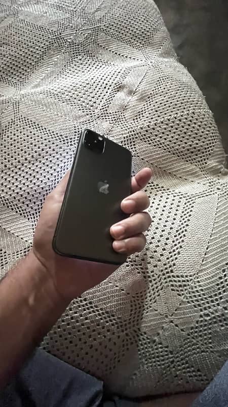 hi i am selling  my iphone 11 pro max 256 gb factory unlock 0