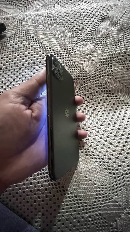 hi i am selling  my iphone 11 pro max 256 gb factory unlock 3