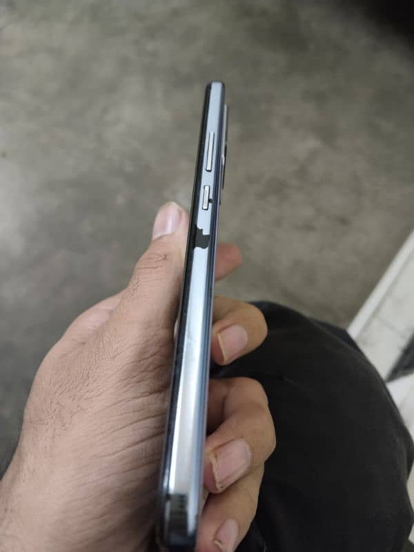 vivo v21 condition 8.5/10 original box and charger 2