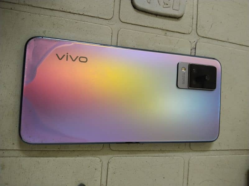 vivo v21 condition 8.5/10 original box and charger 3