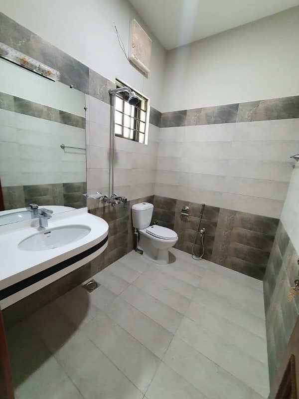 14 Marla Upper portion for rent in G-13/3 10