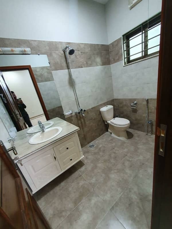 14 Marla Upper portion for rent in G-13/3 12