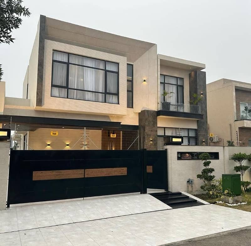 1 Kanal Lavish Upper Portion On Top Location For Rent In DHA Phase 6 Lahore 0