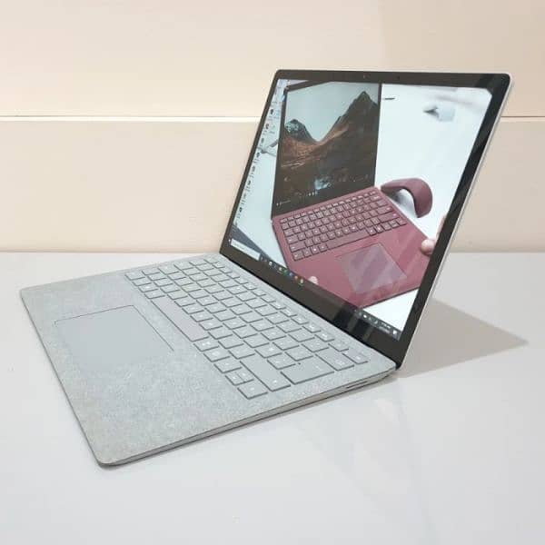 Surface Laptop 2 Touch (i7 8th 16gb 500gb 4k) 1