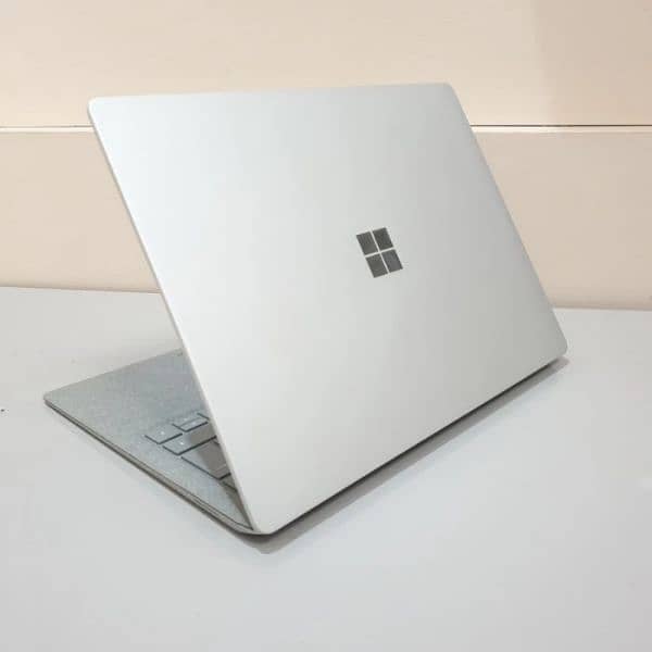 Surface Laptop 2 Touch (i7 8th 16gb 500gb 4k) 3