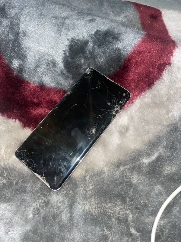 Samsung s10 pannel dead hai baki all parts ok hain camera bhi best hai 0