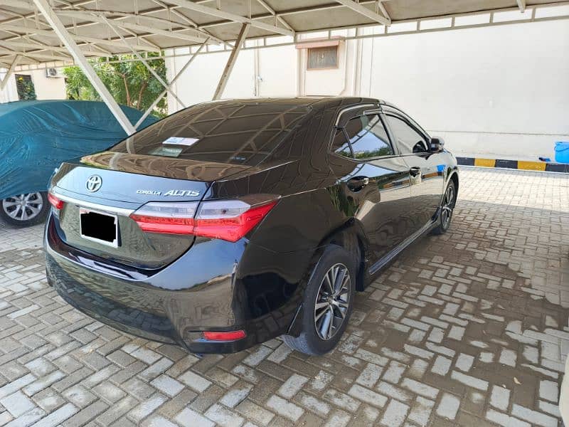 Toyota Corolla Altis Automatic 1.6 2017 Facelift 4