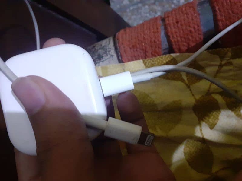 Apple iPhone Charger 1