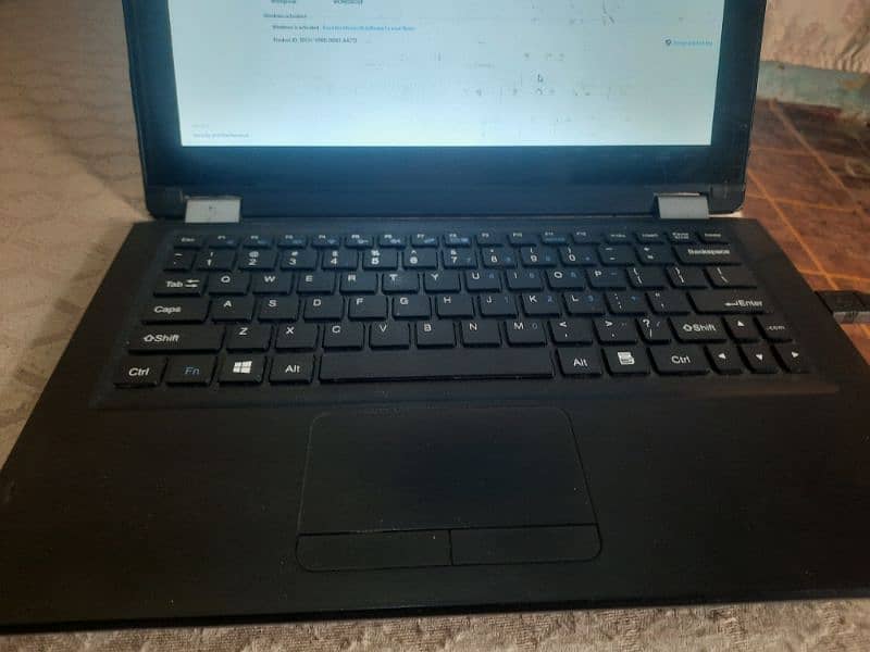 Lenovo smartbook 8Gb ram 128Gb SSD pen touch and type 64 bit 7+ timing 0