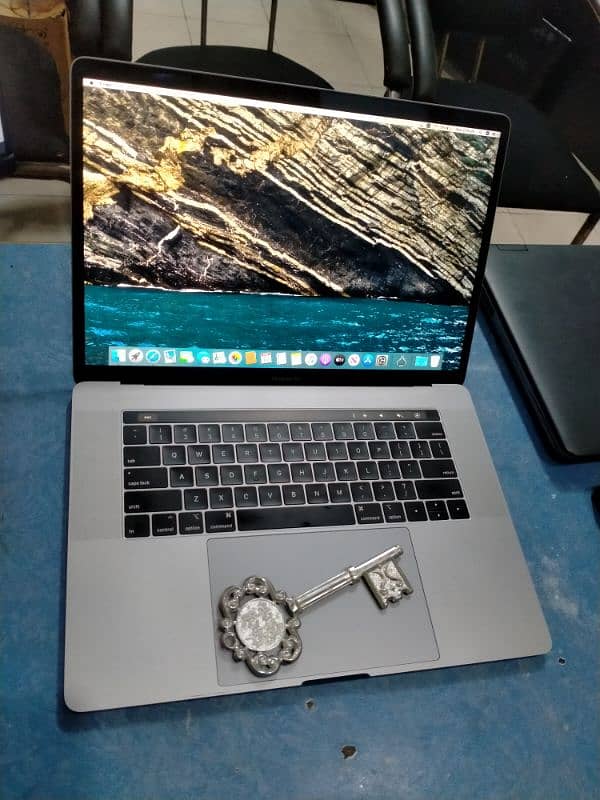 Apple MacBook Pro 2019 15"  Intel core i9 32GB/ 512GB 0