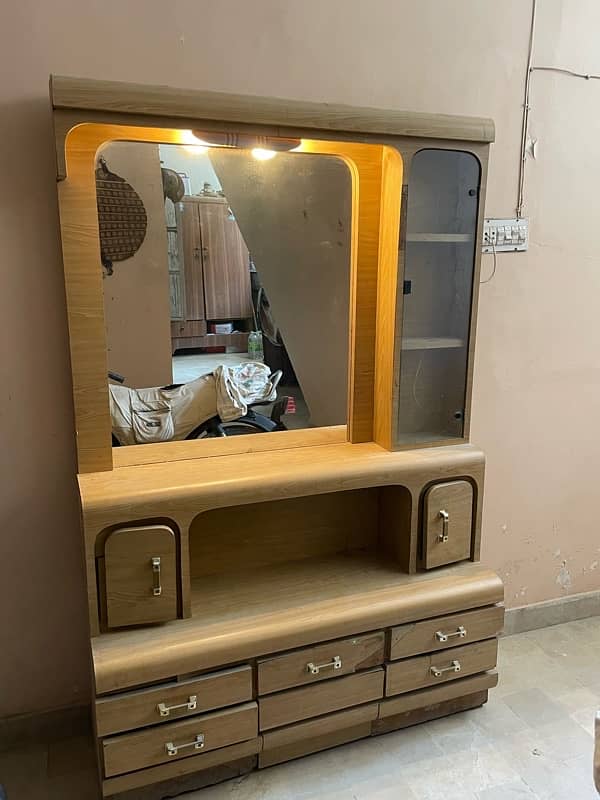 used dressing vanity table 1