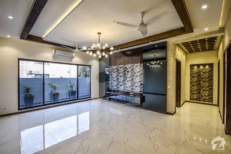 1 KANAL ROYAL DESIGN LUXURY VILLA FOR SALE NEAR TO PARK 29