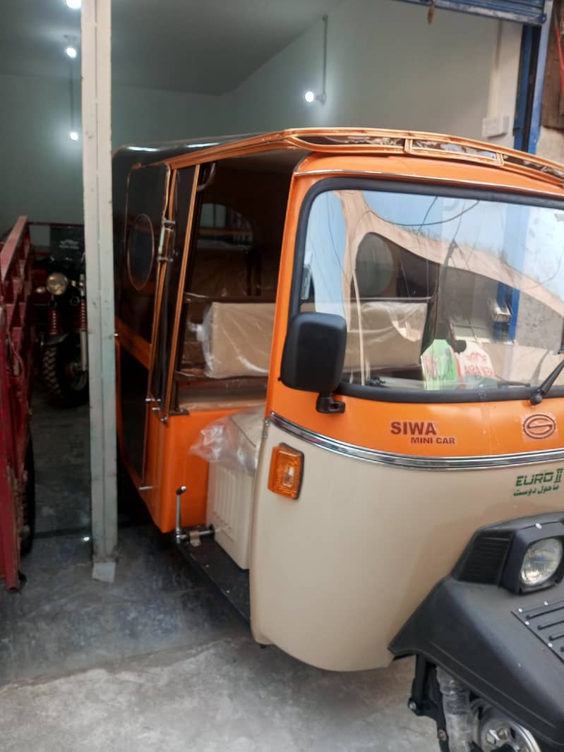 Siwa auto rickshaw 6 seater available 0