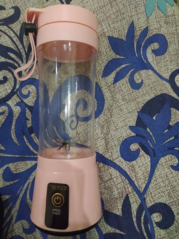 Portable and rechargeable juicer blender 1