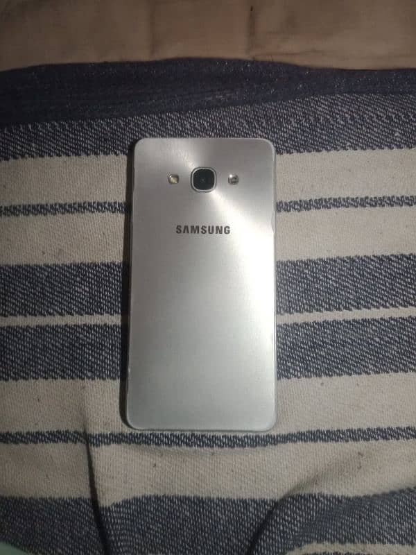 Samsung j3 pro 1