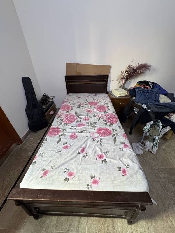 3 single bed available with mattress, pure sheesham 0