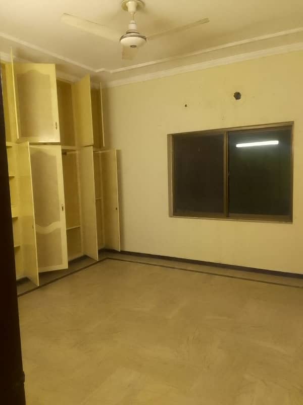 1 Kanal Upper Portion 3 Bed with attached bath for Rent on Location in DHA Phase 5 ,Lahore 0