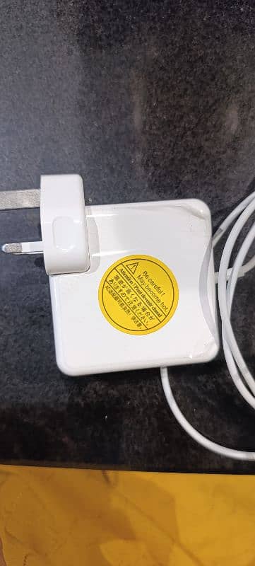 macbook pro 60 watt charger 1