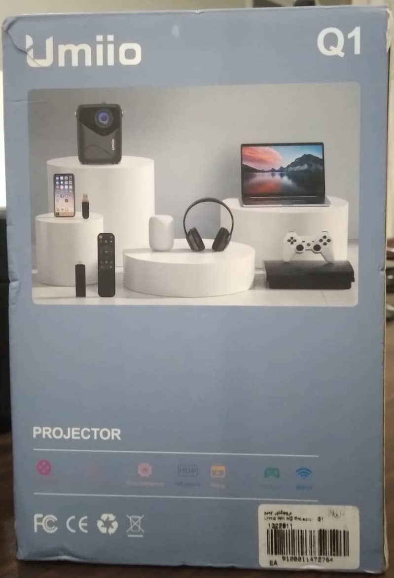 UMIIO Portable Video Projector and Tripod Screen Like NEW 2