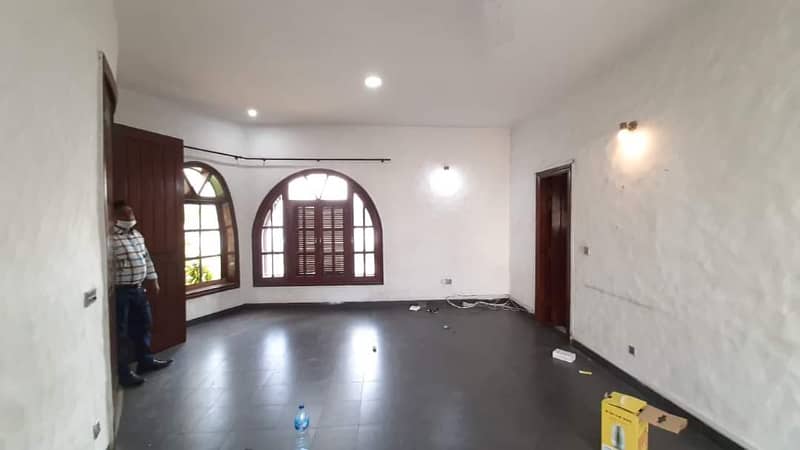 1 Kanal just IMMACULATE COUNDITION Luxury in Phase 6 Bungalow For Sale 3