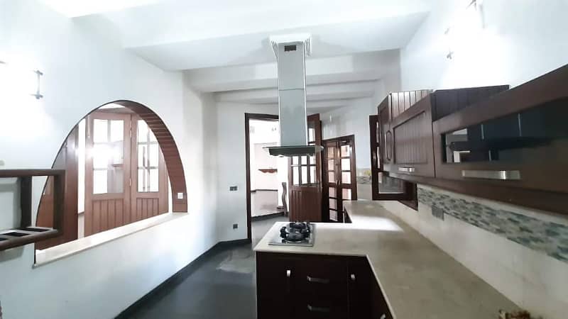 1 Kanal just IMMACULATE COUNDITION Luxury in Phase 6 Bungalow For Sale 13