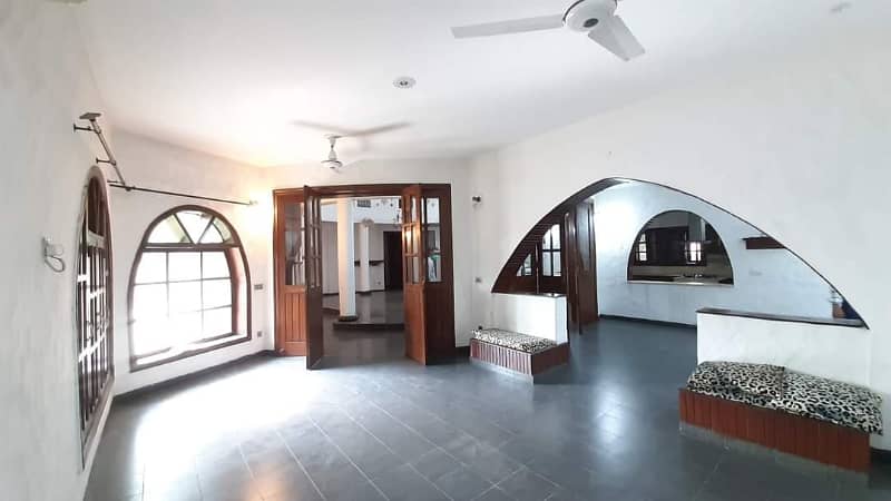 1 Kanal just IMMACULATE COUNDITION Luxury in Phase 6 Bungalow For Sale 15