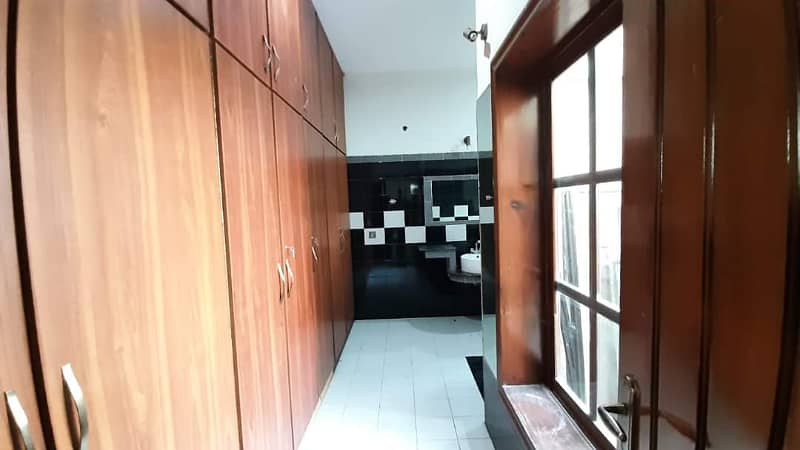 1 Kanal just IMMACULATE COUNDITION Luxury in Phase 6 Bungalow For Sale 18