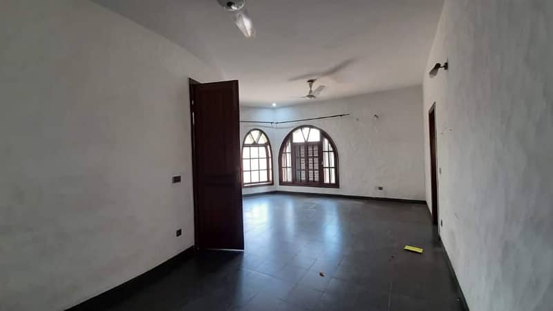 1 Kanal just IMMACULATE COUNDITION Luxury in Phase 6 Bungalow For Sale 19