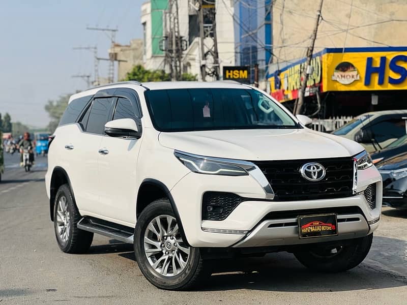 Toyota Fortuner V 2021 1