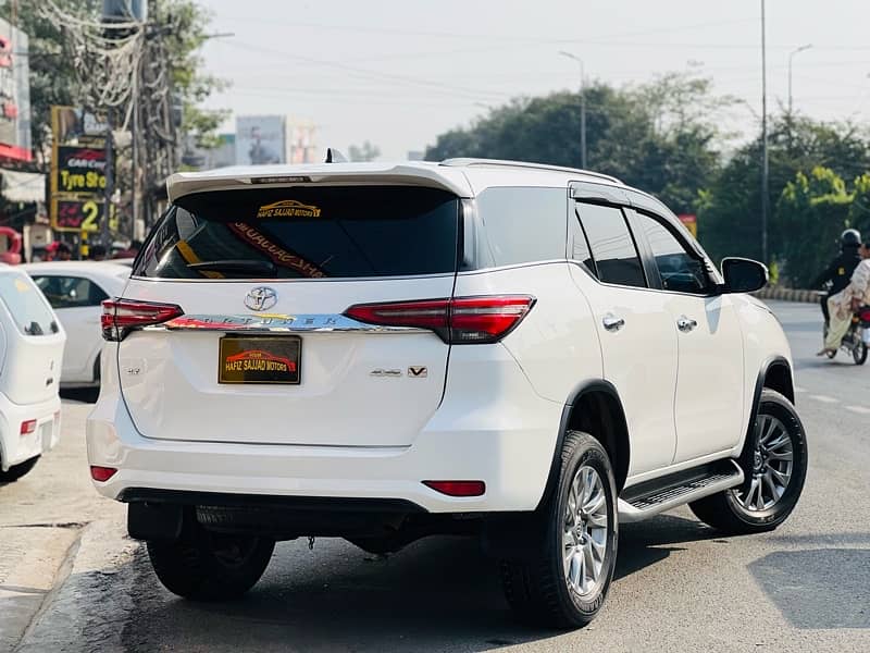 Toyota Fortuner V 2021 5