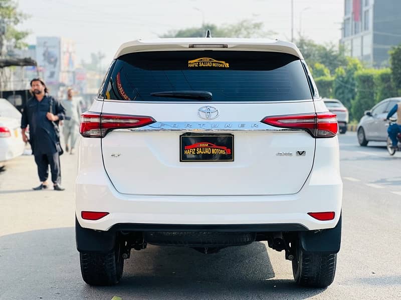 Toyota Fortuner V 2021 13