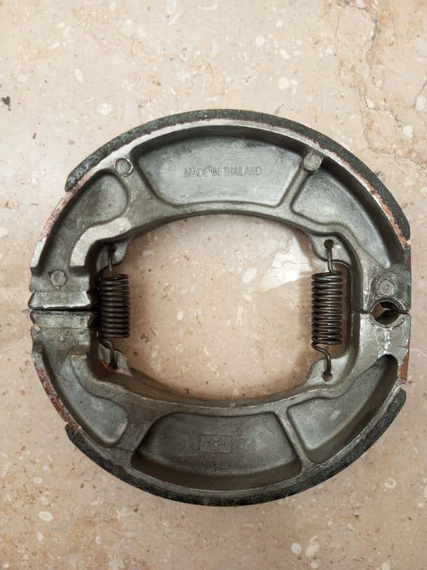 Honda 125 se rear brake shoe read ad 4