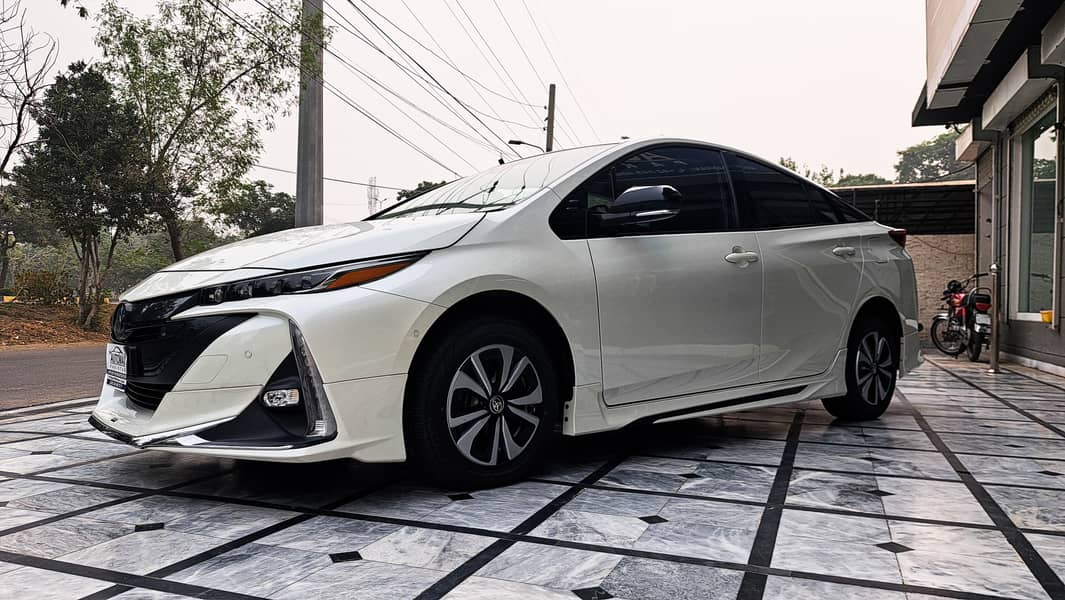 TOYOTA Prius PHV (Plug-In-Hybrid) - 2020 4