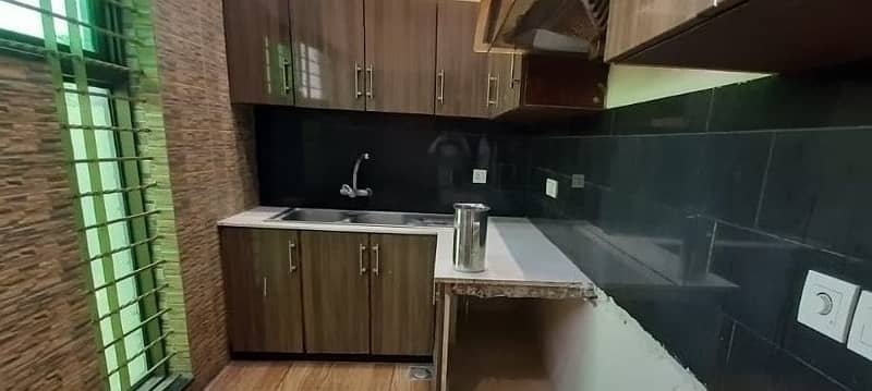 01 KANAL DESIGNER LUXURY UPPER PORTION AVAILABLE FOR RENT 0