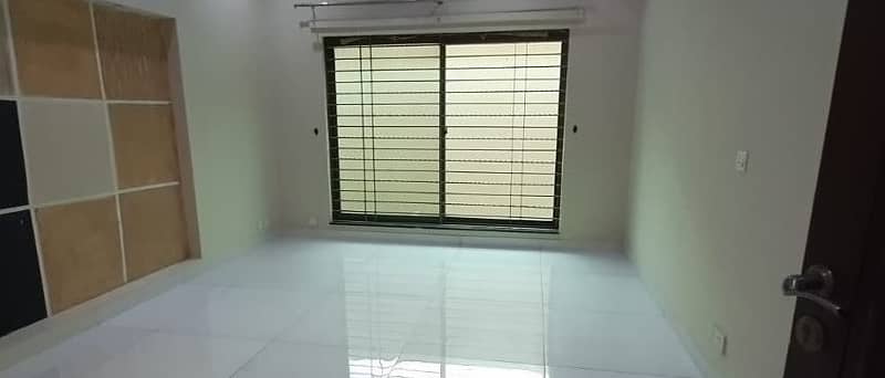 01 KANAL DESIGNER LUXURY UPPER PORTION AVAILABLE FOR RENT 4