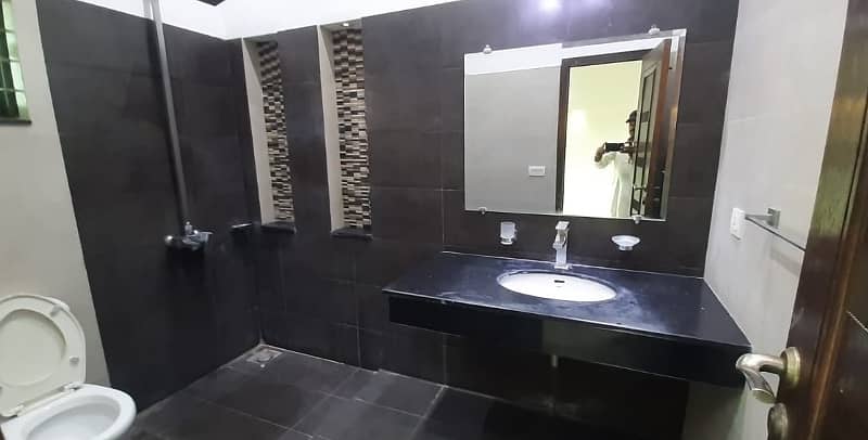 01 KANAL DESIGNER LUXURY UPPER PORTION AVAILABLE FOR RENT 7