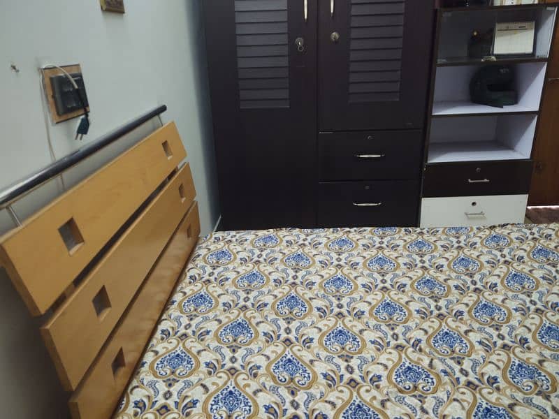 Single BED with double wardrobe 3