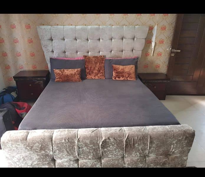 King Bed without mattress 1