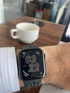 Apple watch 6 series nike version in gud quantity