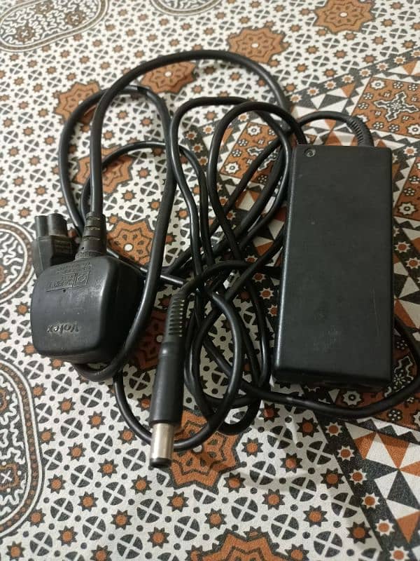 Dell Inspiron 5520  Charger 1