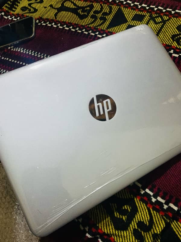 HP elitebook core i5 6th generation 820 G3 touch screen 0